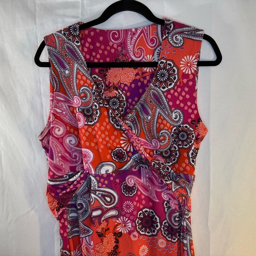 Sleeveless V-Neck Paisley Print Dress in Pink & Orange